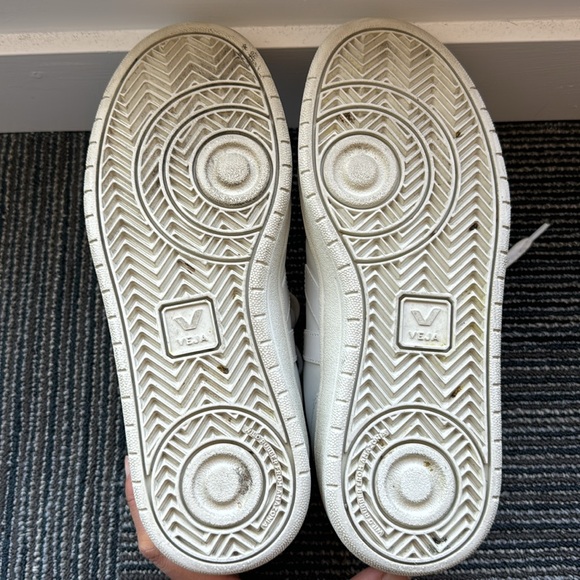 Veja v-10 white leather sneakers size 7 - Picture 6 of 10